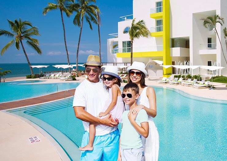 WINTER IS BETTER WHEN YOU TRAVEL! Krystal Urban® Ciudad Juárez WINTER IS BETTER WHEN YOU TRAVEL! Krystal Urban® Ciudad Juárez