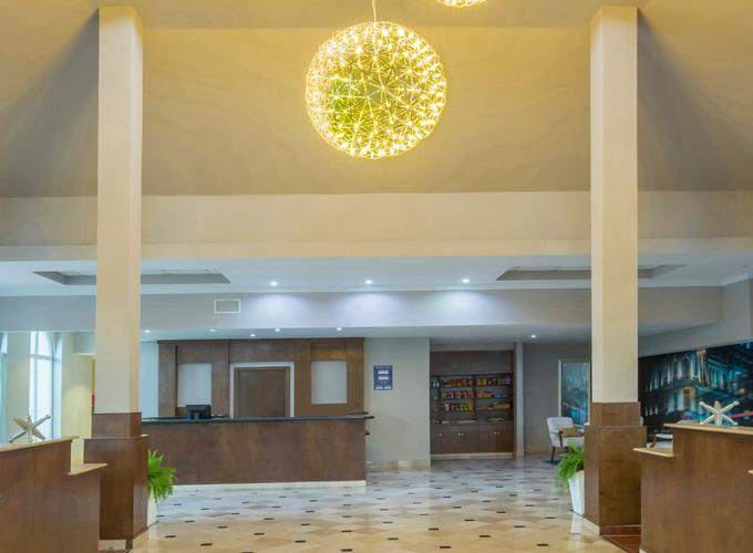 Korner Deli / Take a Bite Krystal Urban® Ciudad Juárez Korner Deli / Take a Bite Krystal Urban® Ciudad Juárez